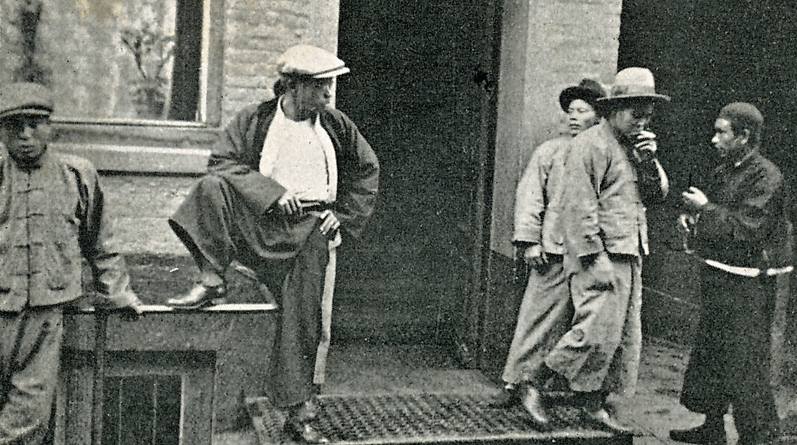 Chinesische Migranten in der Schmuckstraße um 1930