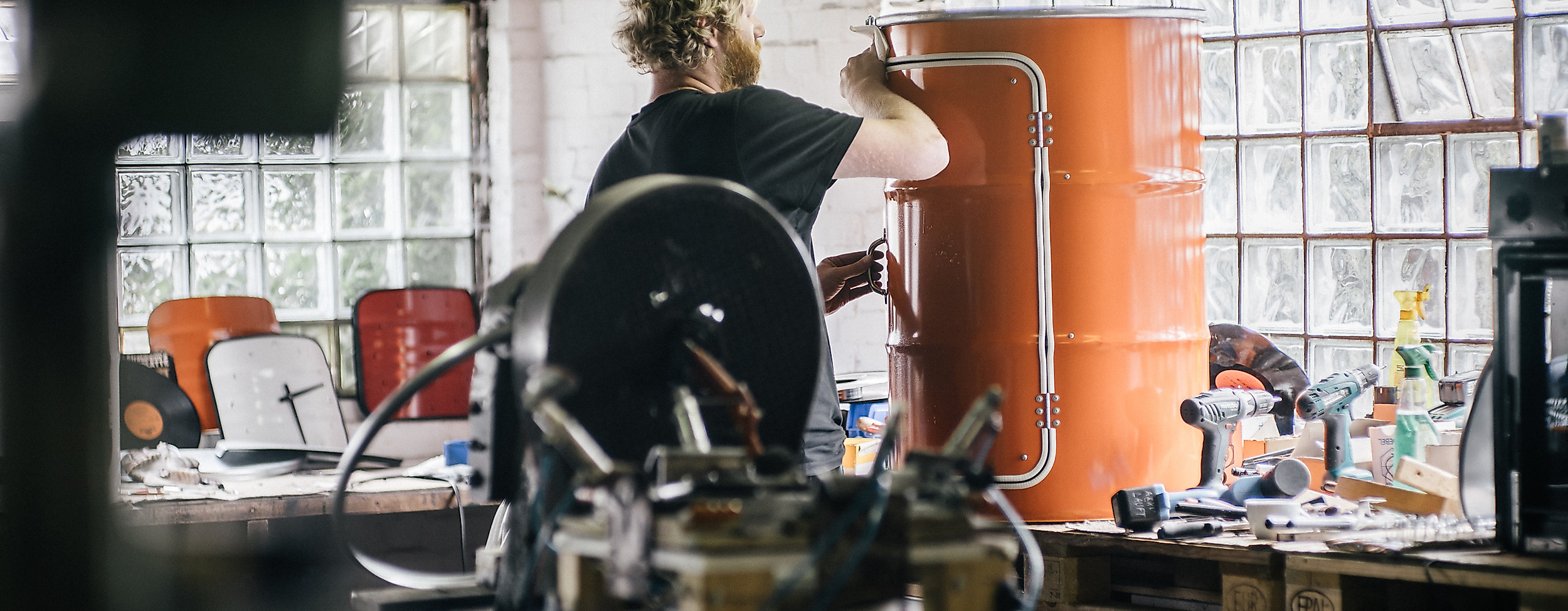 6-1-lockengeloet_poster_60x80-05242-foto-c-trill-klein