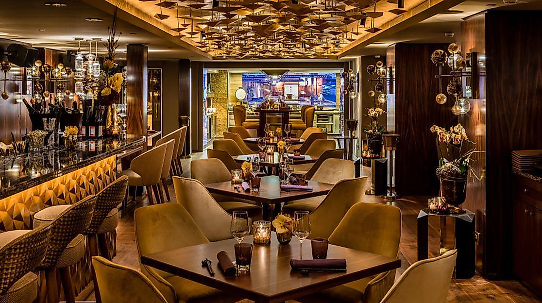 Fairmont Hotel Vier Jahreszeiten: NIKKEI NINE Restaurant