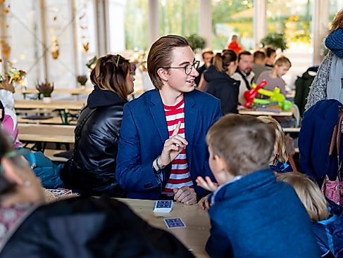 Scharbeutzer Herbstpartie 2023 Mann zaubert © TALB Christian Schaffrath(1)