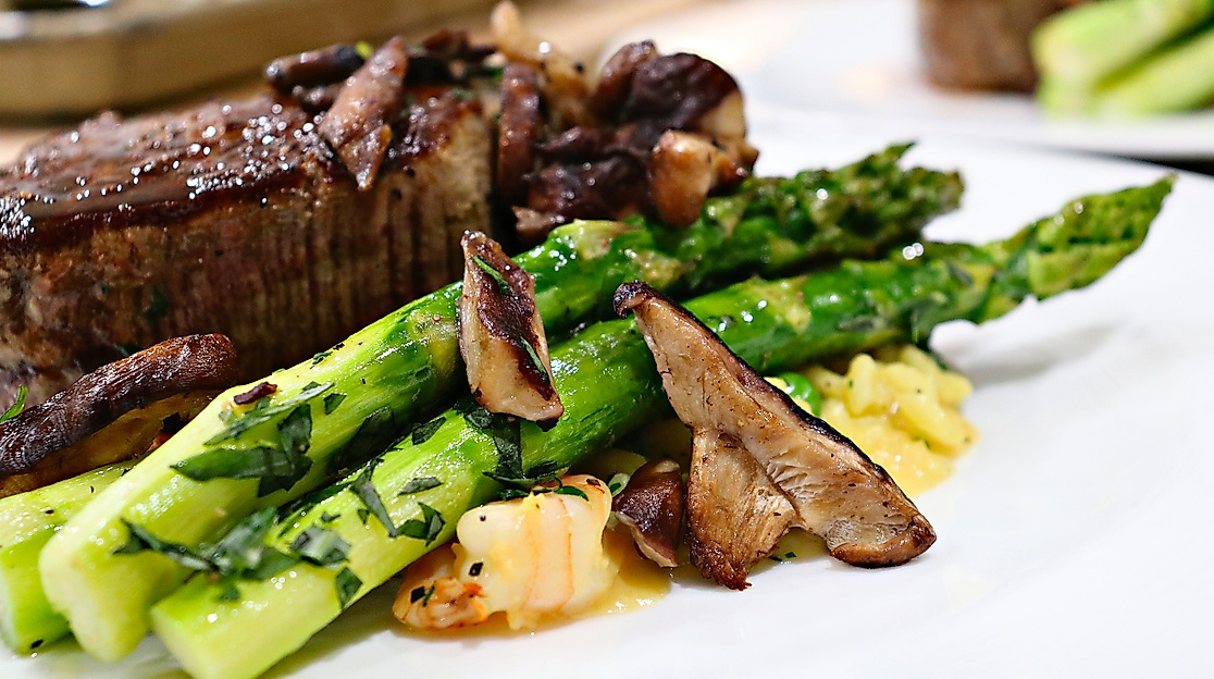 steak-mit-spargel_c-mmalcom-on-pixabay_gc0113745b