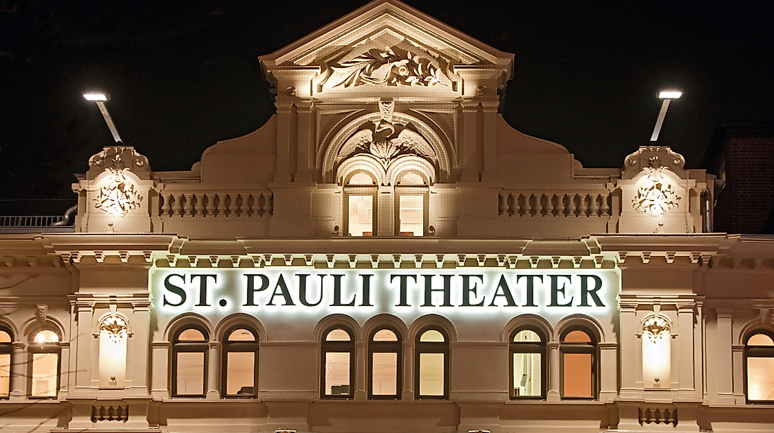 St. Pauli Theater am Abend